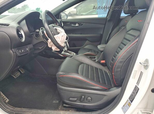 3KPF44AC6NE456940 2022 KIA FORTE White წინა სალონის ხედი