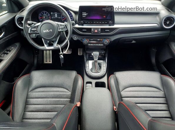 3KPF44AC7PE682469 2023 KIA FORTE Gray Dashboard view