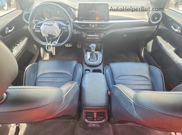 3KPF54AD2NE481162 2022 KIA FORTE Белый Вид панели приборов