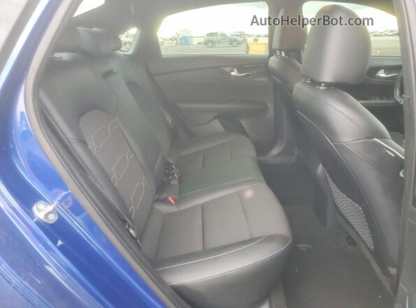 3KPF54AD2RE780818 2024 KIA FORTE Blue Widok tylnych siedzeń