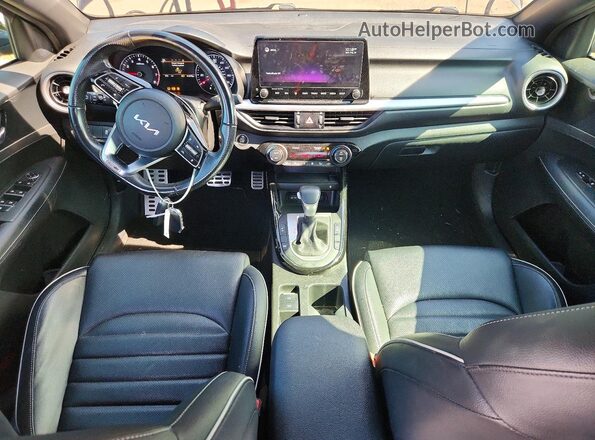 3KPF54AD3NE481252 2022 KIA FORTE Черный Вид панели приборов