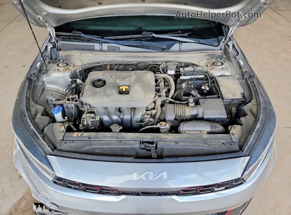 3KPF54AD3NE507719 2022 KIA FORTE Gray უკანა სალონის ხედი