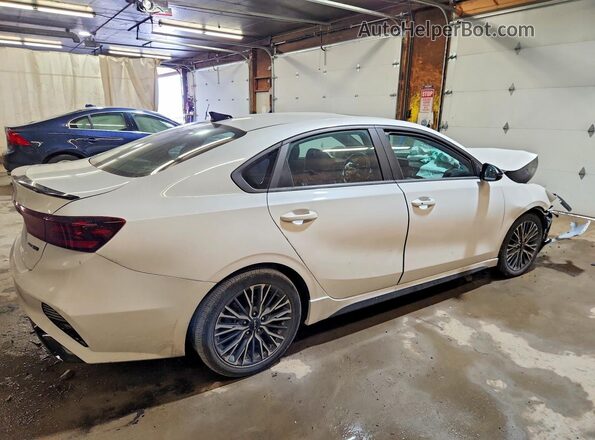 3KPF54AD7PE594561 2023 KIA FORTE White Tył prawy