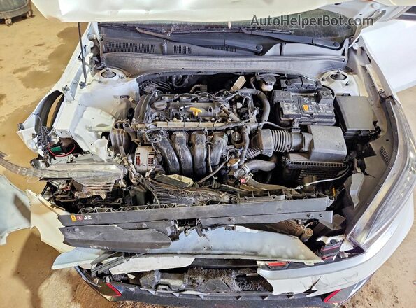 3KPF54AD7PE594561 2023 KIA FORTE White Widok wnętrza z tyłu