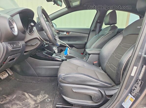 3KPF54AD7PE676404 2023 KIA FORTE Серый Вид салона спереди
