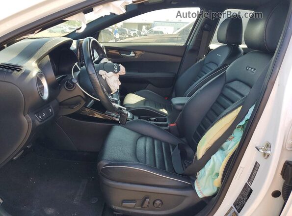 3KPF54AD8PE575047 2023 KIA FORTE White Front interior view