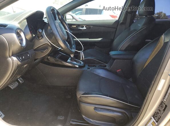 3KPF54AD9PE522843 2023 KIA FORTE Silver წინა სალონის ხედი