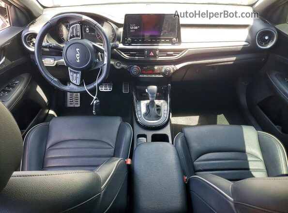 3KPF54AD9PE568558 2023 KIA FORTE Silver Dashboard view