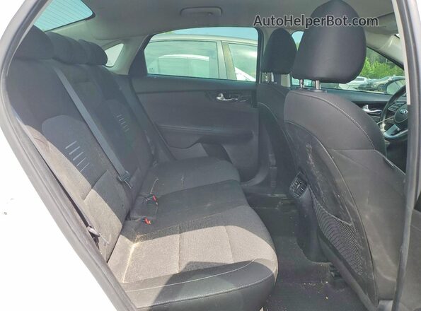 3KPF54ADXME400472 2021 KIA FORTE White Вид задніх сидінь