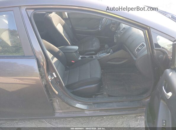 3KPFK4A71JE185093 2018 KIA FORTE Brown Widok wnętrza z przodu