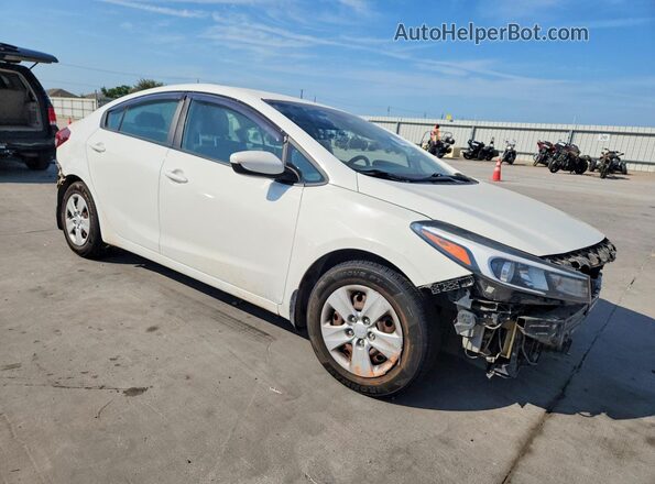 3KPFK4A75HE157775 2017 KIA FORTE White Front right
