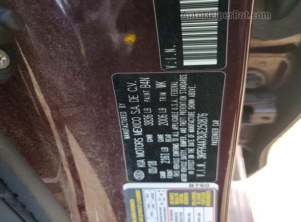 3KPFK4A78JE250876 2018 KIA FORTE Red Widok komory silnika
