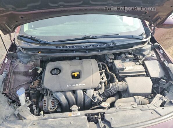 3KPFK4A78JE250876 2018 KIA FORTE Red Widok wnętrza z tyłu