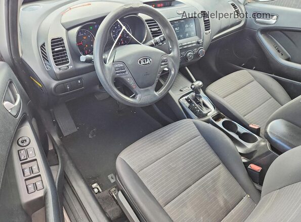 3KPFL4A77JE284594 2018 KIA FORTE Silver Widok deski rozdzielczej