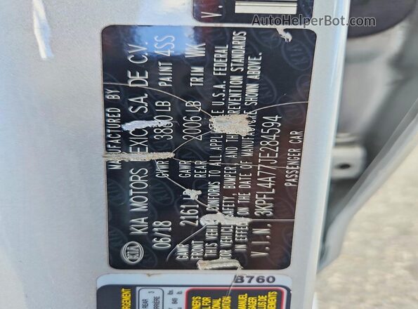 3KPFL4A77JE284594 2018 KIA FORTE Silver Widok komory silnika