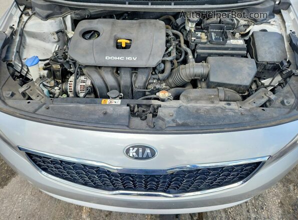 3KPFL4A77JE284594 2018 KIA FORTE Silver Widok wnętrza z tyłu
