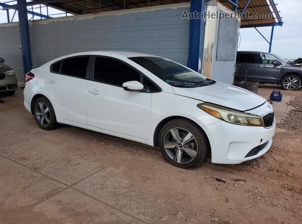3KPFL4A78JE213727 2018 KIA FORTE White Przód prawy