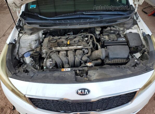 3KPFL4A78JE213727 2018 KIA FORTE White Widok wnętrza z tyłu