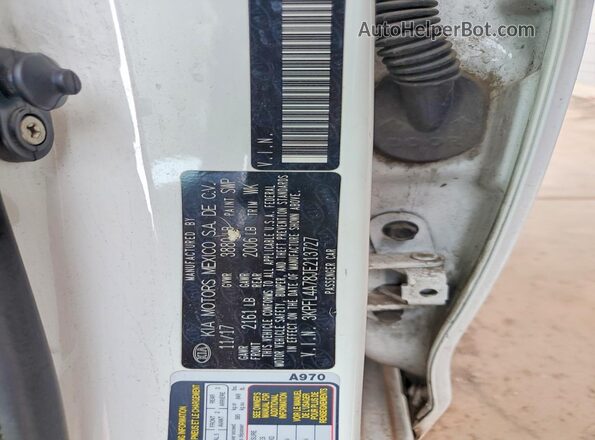 3KPFL4A78JE213727 2018 KIA FORTE White Widok komory silnika