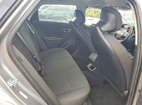 3KPFT4DE1TE311432 2026 KIA K4 Silver უკანა სავარძლების ხედი