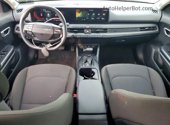 3KPFT4DE1TE311432 2026 KIA K4 Silver წინა პანელის ხედი