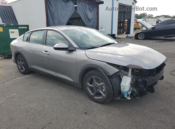 3KPFT4DE1TE311432 2026 KIA K4 Silver VIN კოდის სტიკერის ხედი