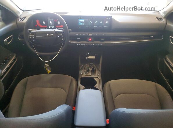 3KPFT4DE2SE058698 2025 KIA K4 Белый Вид панели приборов