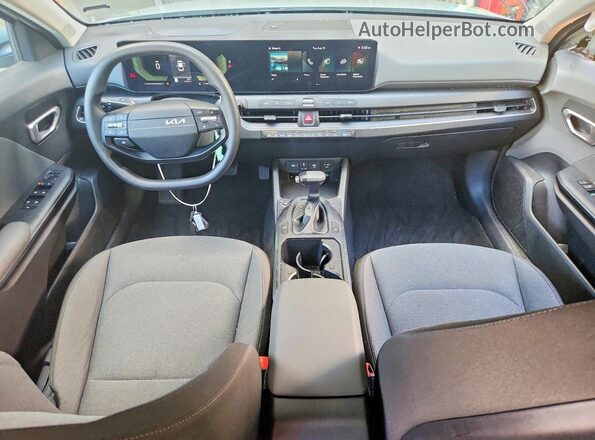 3KPFT4DE2SE111335 2025 KIA K4 Gray Dashboard view