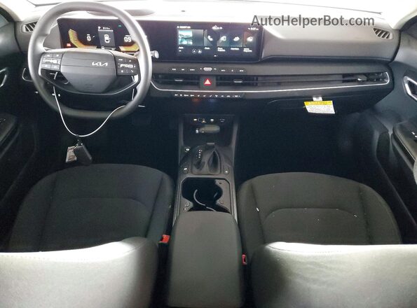 3KPFT4DE2TE304151 2026 KIA K4 White Vista del salpicadero