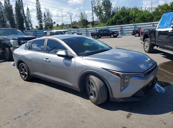 3KPFT4DE3SE004617 2025 KIA K4 Gray Առջևի աջ