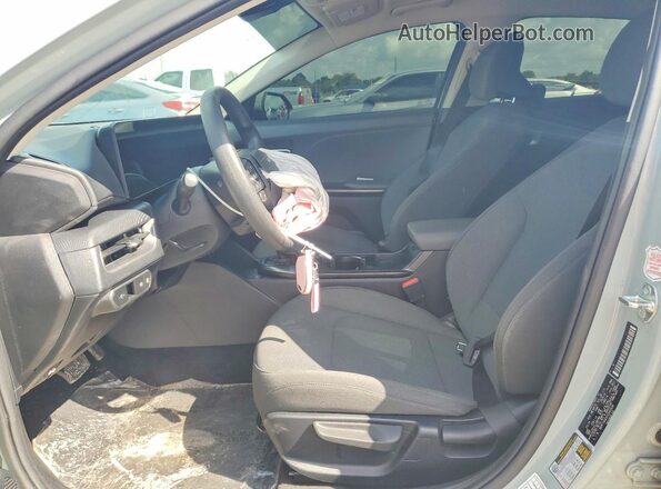 3KPFT4DE4SE042034 2025 KIA K4 Gray Front interior view