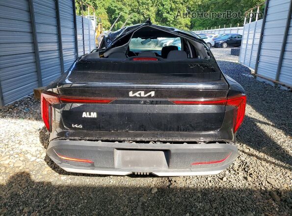 3KPFT4DE5SE015201 2025 KIA K4 Black Հետևի տեսք