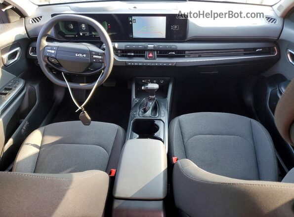 3KPFT4DE5SE028868 2025 KIA K4 Gray Widok deski rozdzielczej