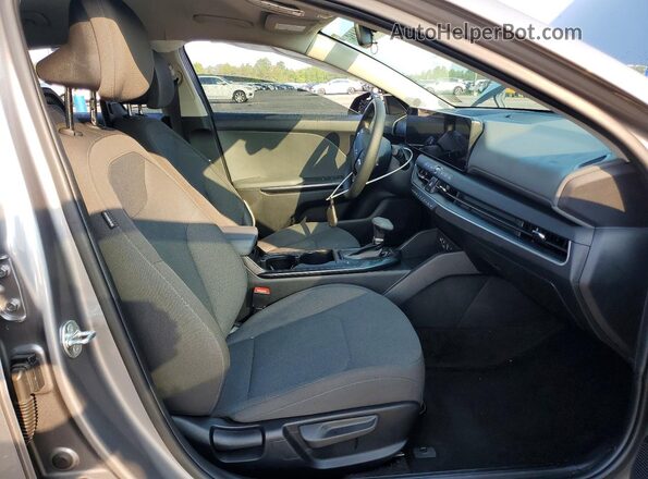 3KPFT4DE5SE028868 2025 KIA K4 Gray Widok wnętrza z przodu