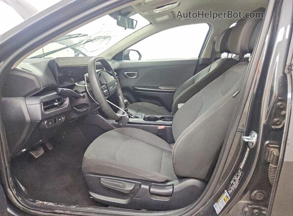 3KPFT4DE7SE182773 2025 KIA K4 Black Սալոնի դիմացի տեսք