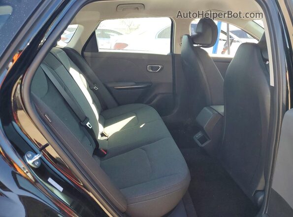 3KPFT4DE8SE115504 2025 KIA K4 Black Widok tylnych siedzeń