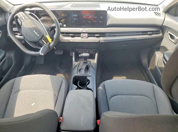 3KPFT4DE8SE129063 2025 KIA K4 Black Առջևի վահանակի տեսք