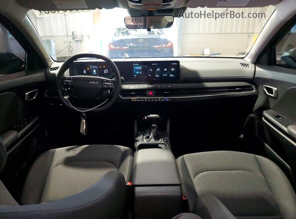 3KPFT4DE9SE018246 2025 KIA K4 Black Вид панелі приладів