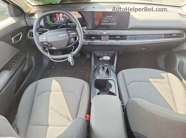 3KPFT4DEXSE016537 2025 KIA K4 Black Вид панелі приладів