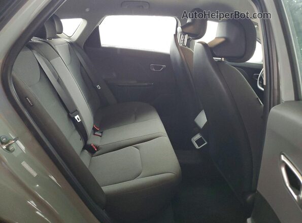 3KPFT4DEXSE039946 2025 KIA K4 White Rear seats view
