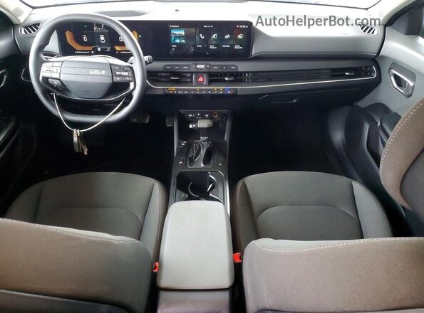 3KPFT4DEXSE039946 2025 KIA K4 White Dashboard view