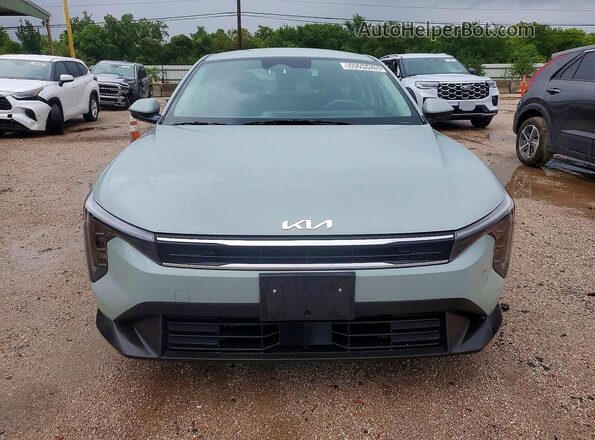 3KPFT4DEXSE039946 2025 KIA K4 White Front view
