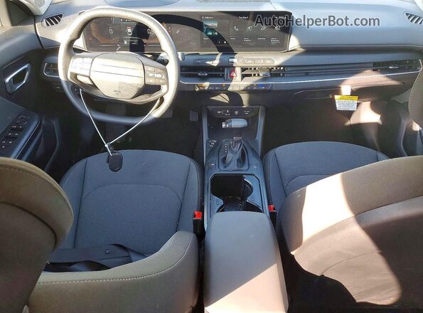 3KPFT4DEXSE220528 2025 KIA K4 Белый Вид панели приборов