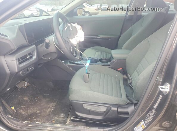 3KPFU4DE4SE227388 2025 KIA K4 Black Սալոնի դիմացի տեսք