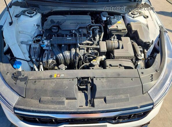 3KPFW4DE3SE242569 2025 KIA K4 White Rear interior view