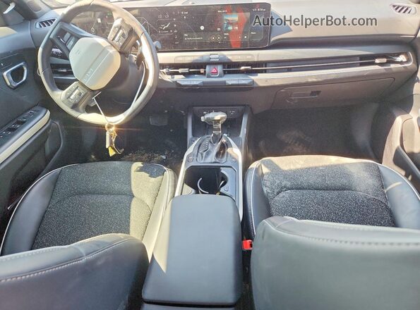 3KPFW4DE3SE242569 2025 KIA K4 White Dashboard view