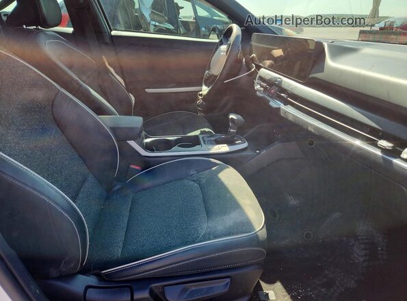 3KPFW4DE3SE242569 2025 KIA K4 White Front interior view