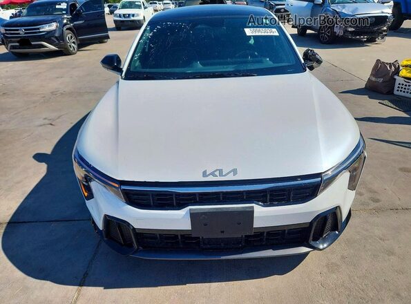 3KPFW4DE3SE242569 2025 KIA K4 White Front view