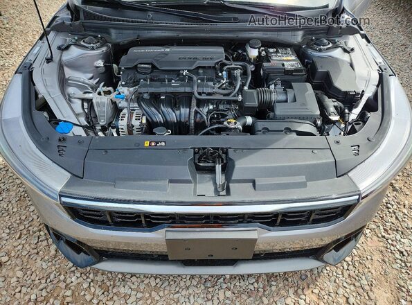 3KPFW4DE4SE038900 2025 KIA K4 Silver უკანა სალონის ხედი