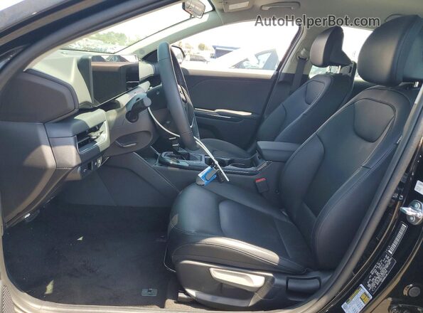 3KPFX5DE1TE337054 2026 KIA K4 Black Front interior view